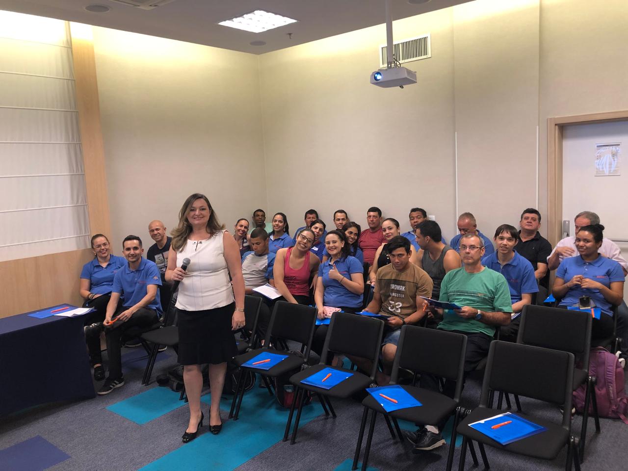 Palestrante apresentando conteúdo